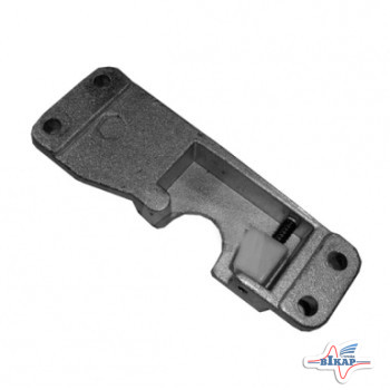 Фиксатор замка двери правый (нов.обр.) (пр-во КамАЗ)