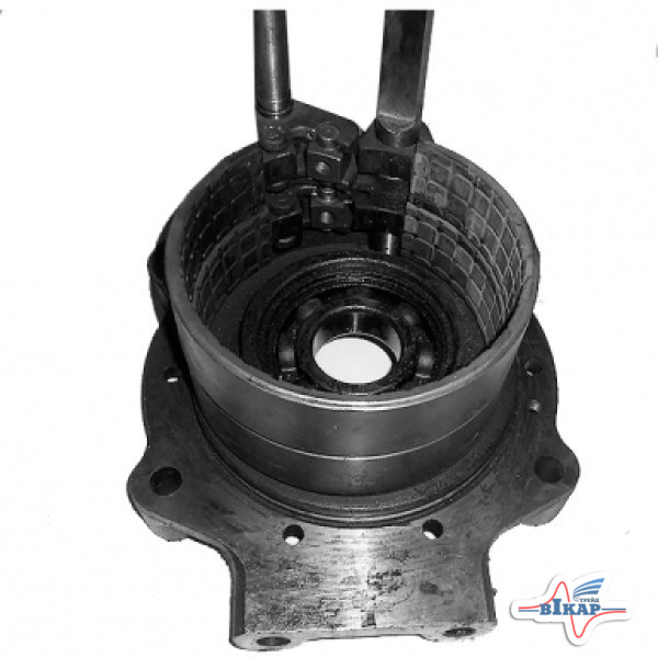 Крышка задняя ВОМ (с лентами) МТЗ-80, 82 (пр-во БЗТДиА)